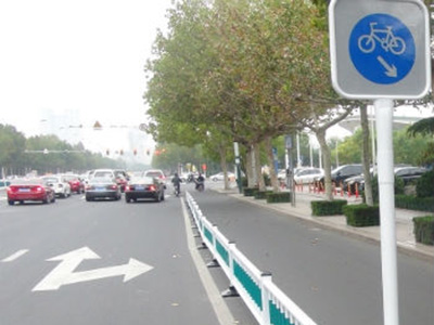 机非隔离护栏 - 安平县万基筛网有限公司图片3